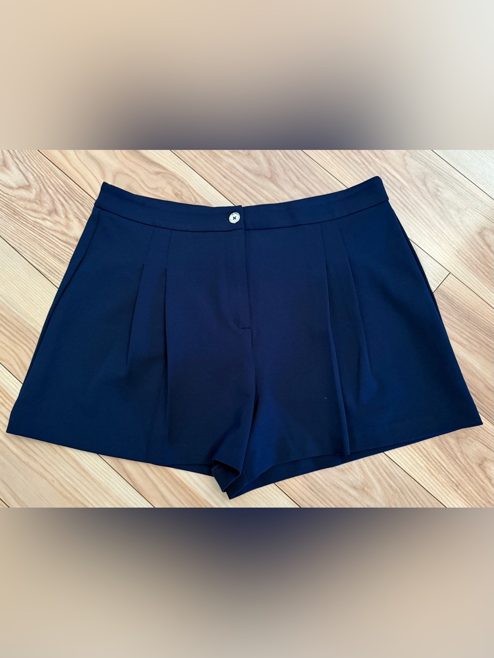 NWOT Michael Kors Pleated Navy Shorts. Size 14